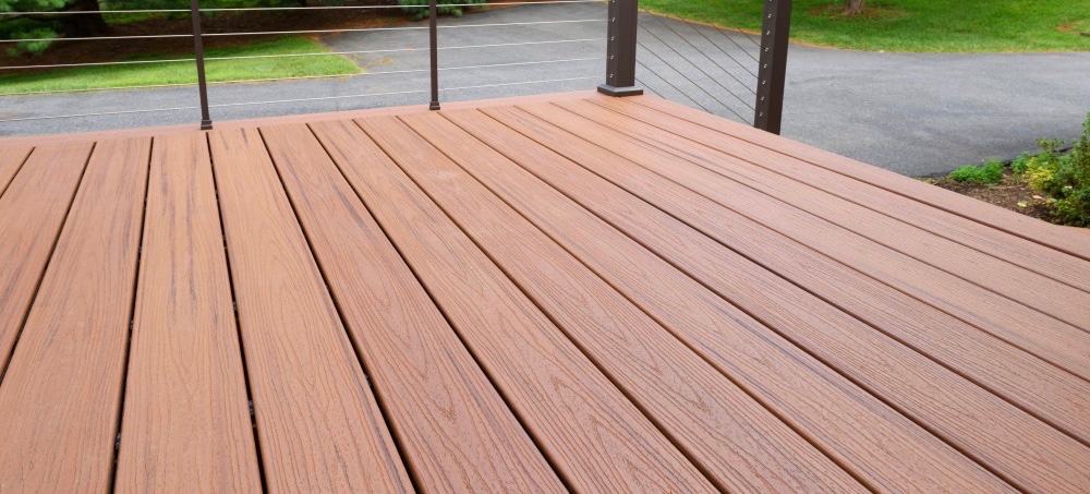 Composite Deck With Metal Rail 